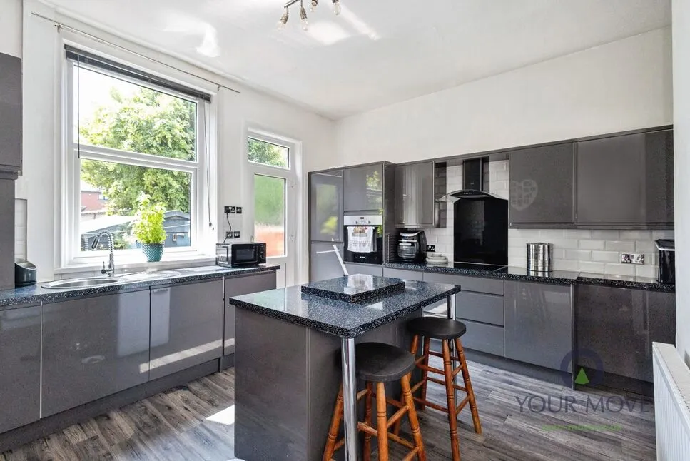 Rochdale Road, Shaw, Greater Manchester, OL2, photo 4