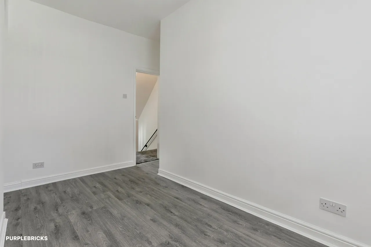 Middle Cliff Lane, Barnsley, S72, photo 10