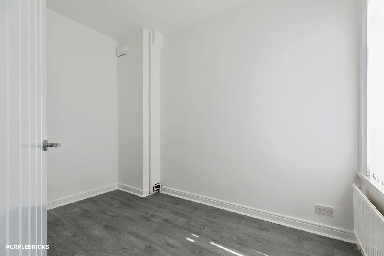 Middle Cliff Lane, Barnsley, S72, photo 11