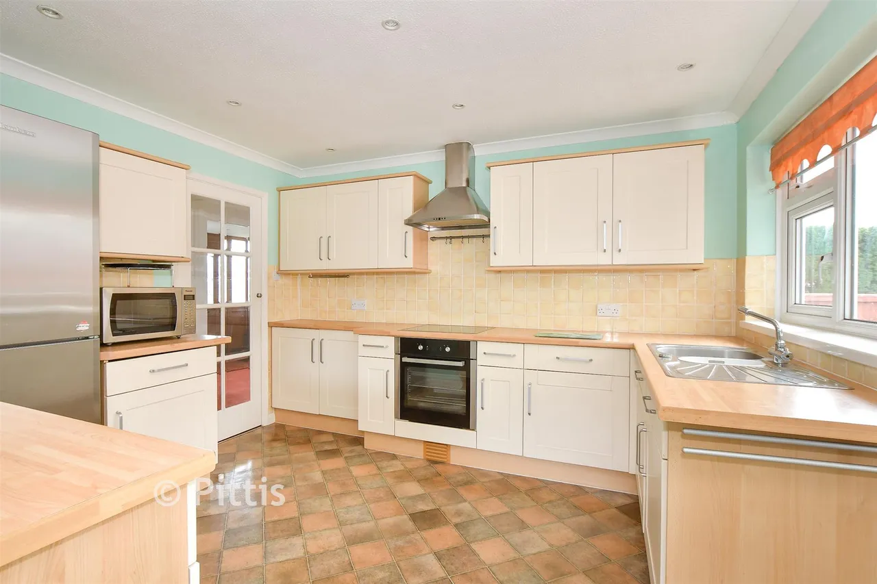 Howgate Close, Bembridge, PO35, photo 2