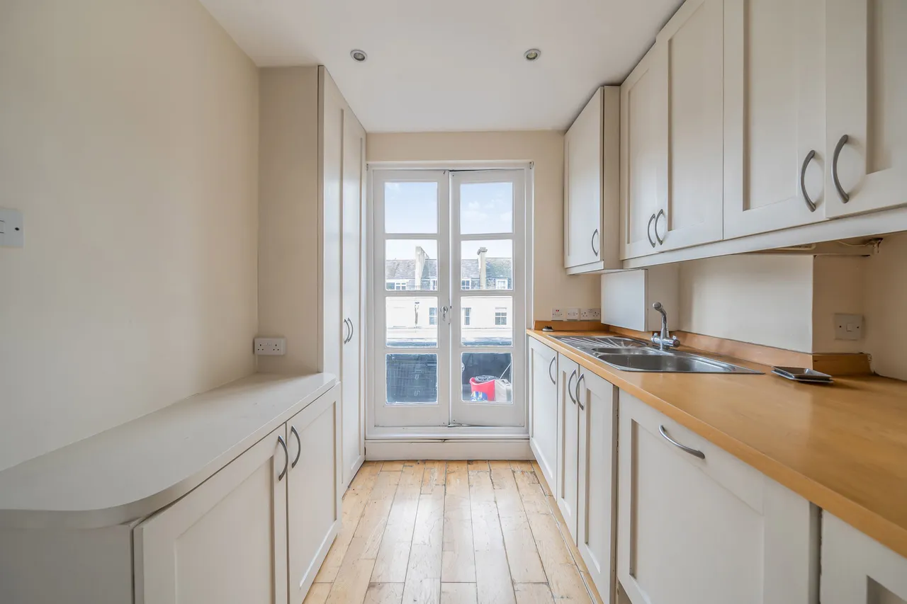Top Floor, 35 Warrington Crescent, London, photo 4