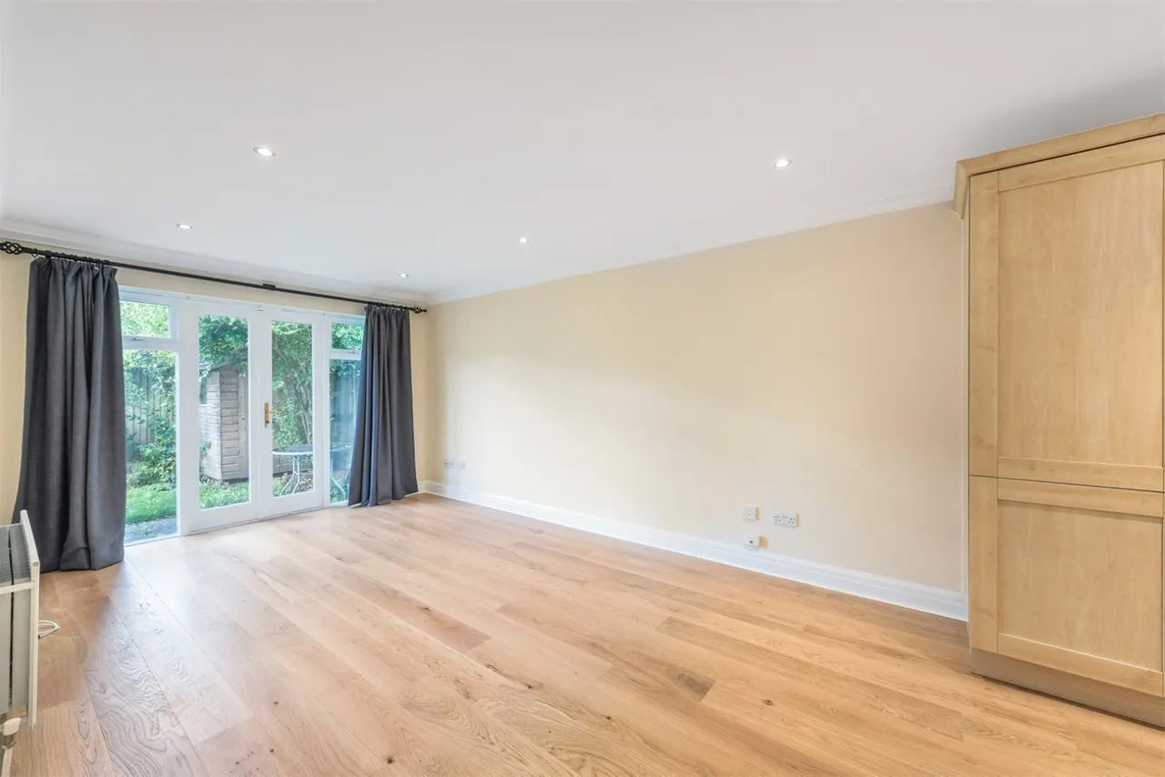Knights Place, Twickenham, TW2, photo 2