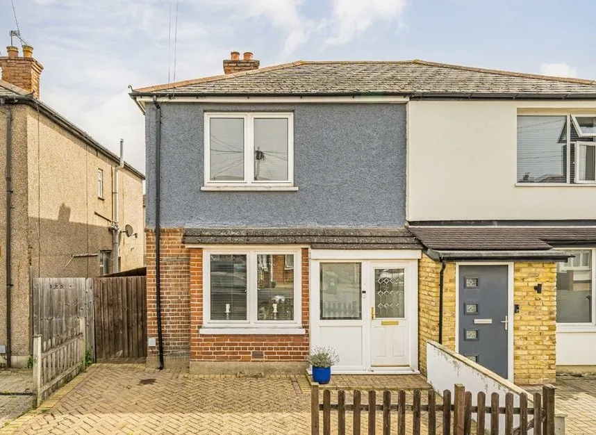 3 bed house for sale — Green Lane, Sunbury-On-Thames, TW16