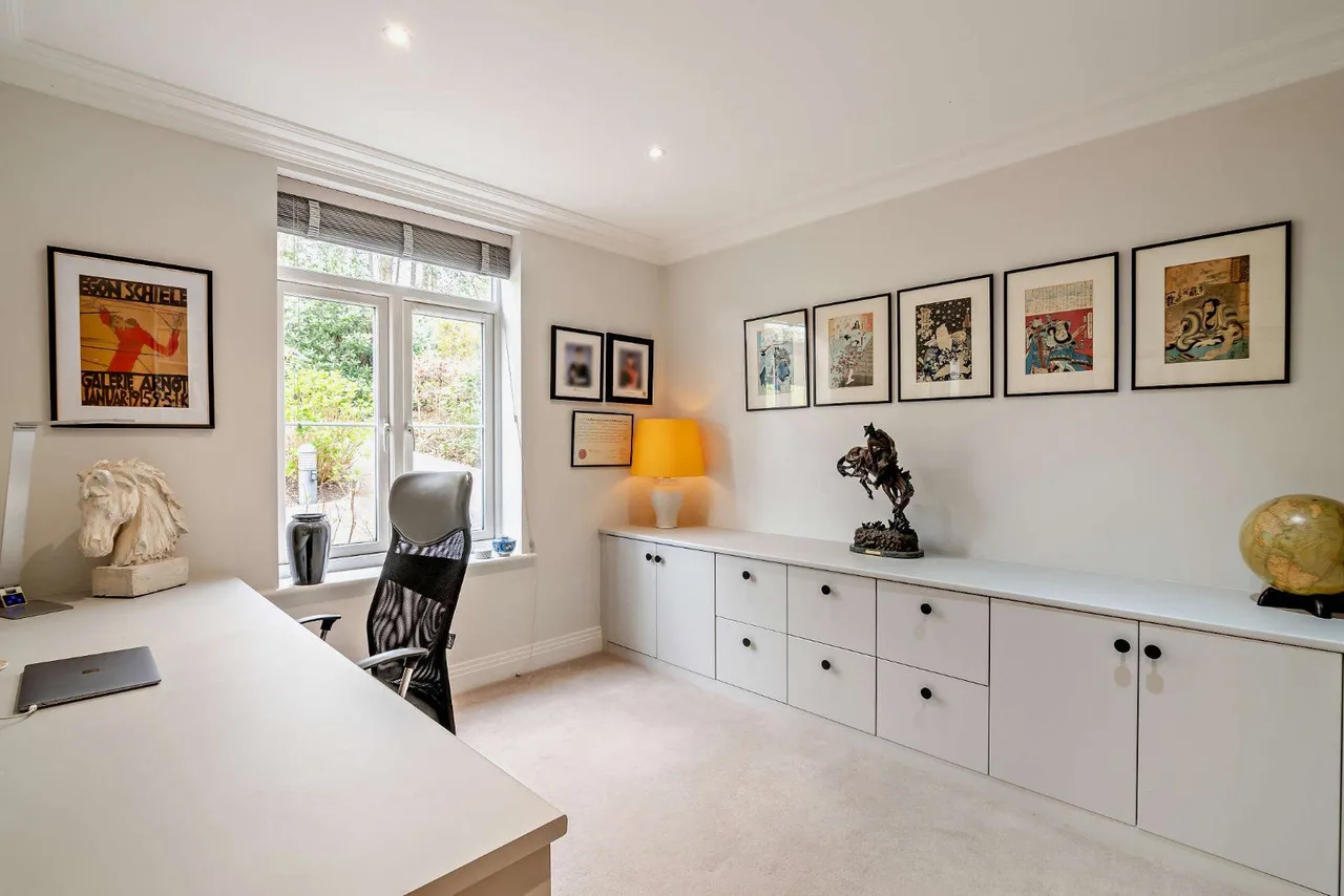 Sir Geoffrey Todd Walk, Midhurst, GU29, photo 10