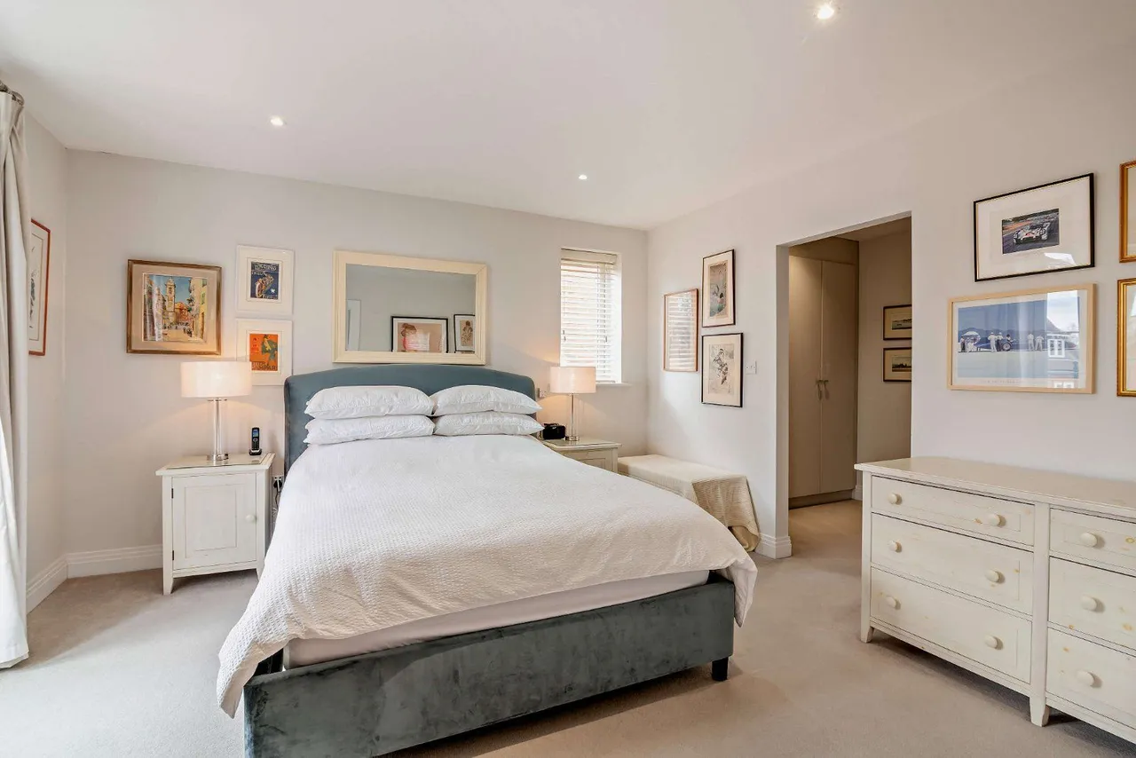 Sir Geoffrey Todd Walk, Midhurst, GU29, photo 13