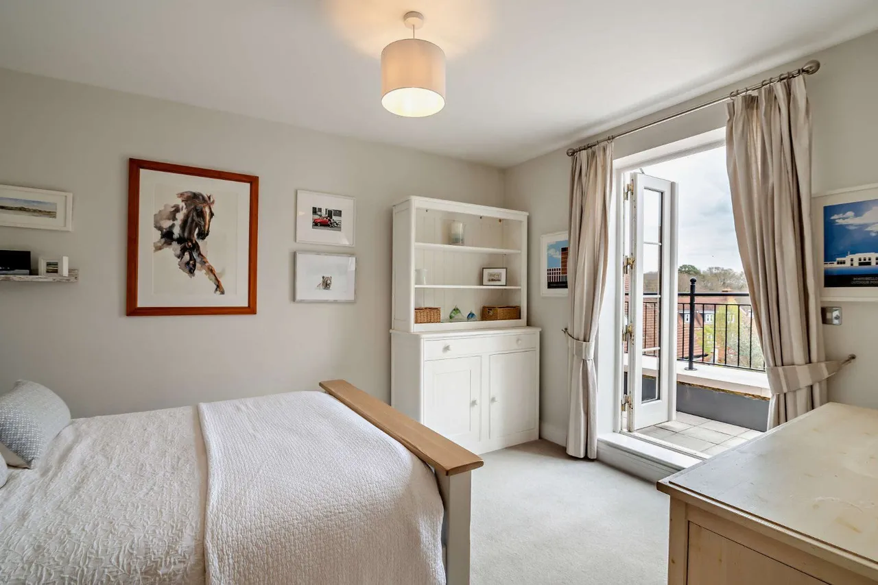 Sir Geoffrey Todd Walk, Midhurst, GU29, photo 15
