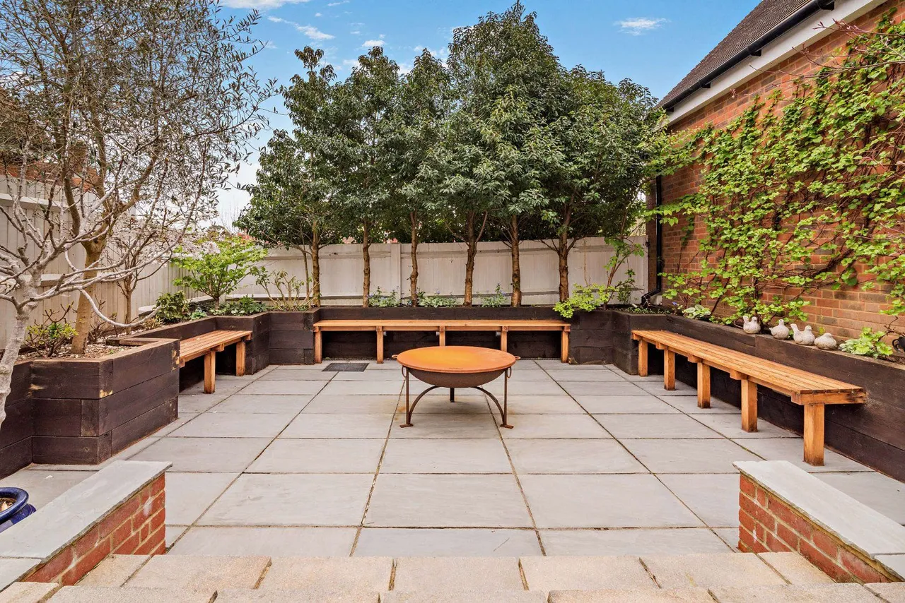 Sir Geoffrey Todd Walk, Midhurst, GU29, photo 12