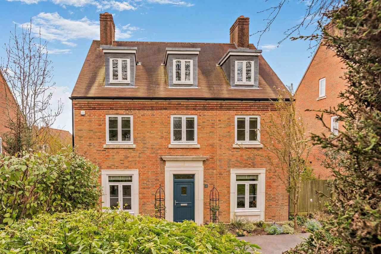 Sir Geoffrey Todd Walk, Midhurst, GU29, photo 11