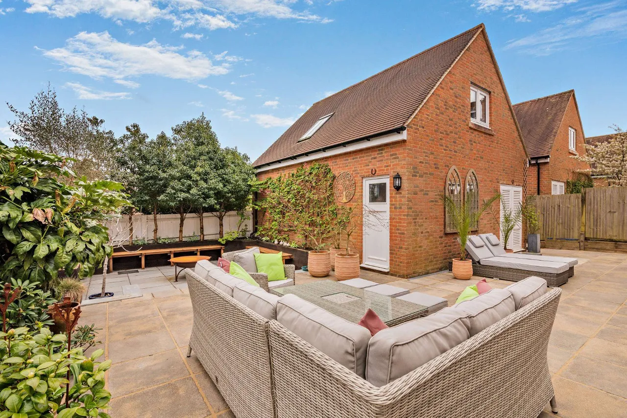 Sir Geoffrey Todd Walk, Midhurst, GU29, photo 18