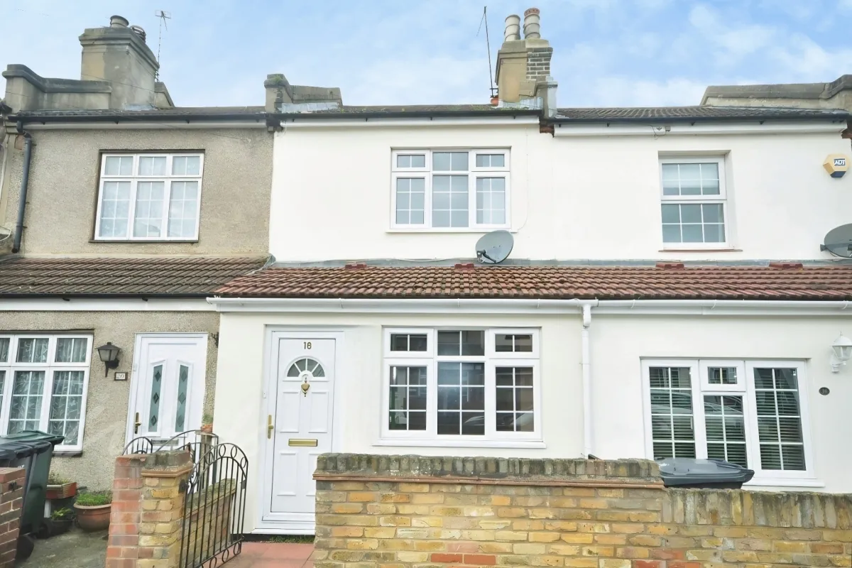 2 bed house to rent, Blenheim Road, Dartford, DA1