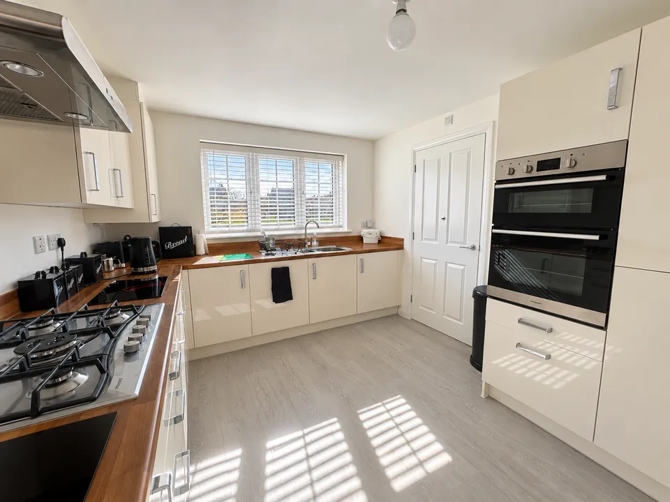 Pearmain Road, Somerton, photo 8