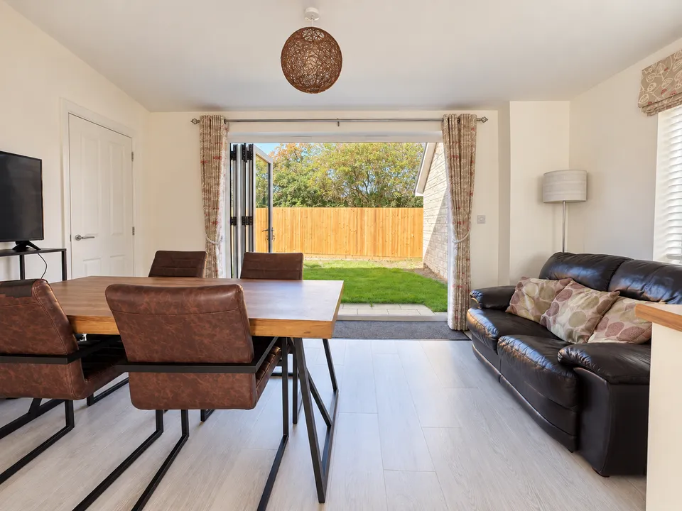 Pearmain Road, Somerton, photo 10