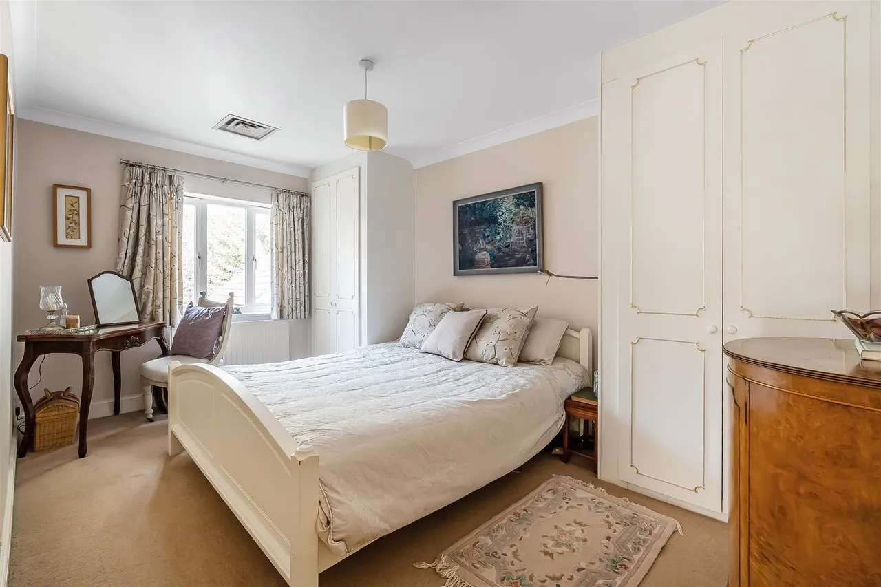 St. Margaret Drive, Epsom, KT18, photo 14