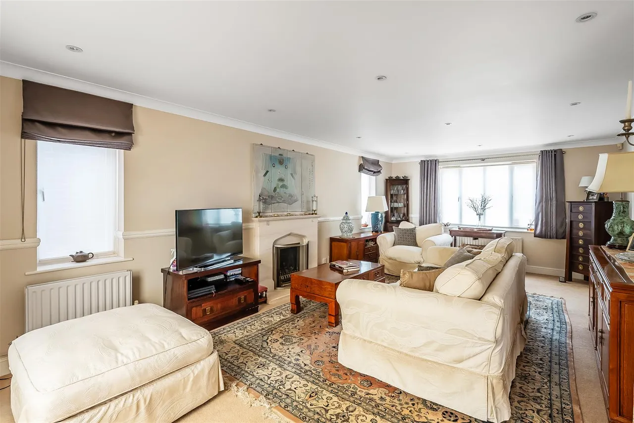 St. Margaret Drive, Epsom, KT18, photo 8