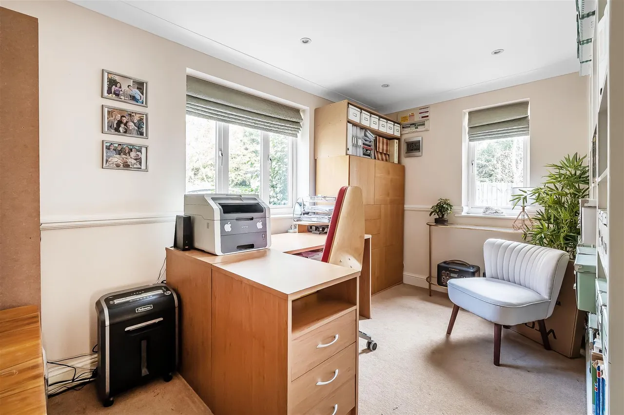 St. Margaret Drive, Epsom, KT18, photo 11