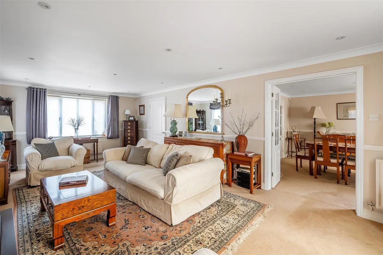 St. Margaret Drive, Epsom, KT18, photo 5