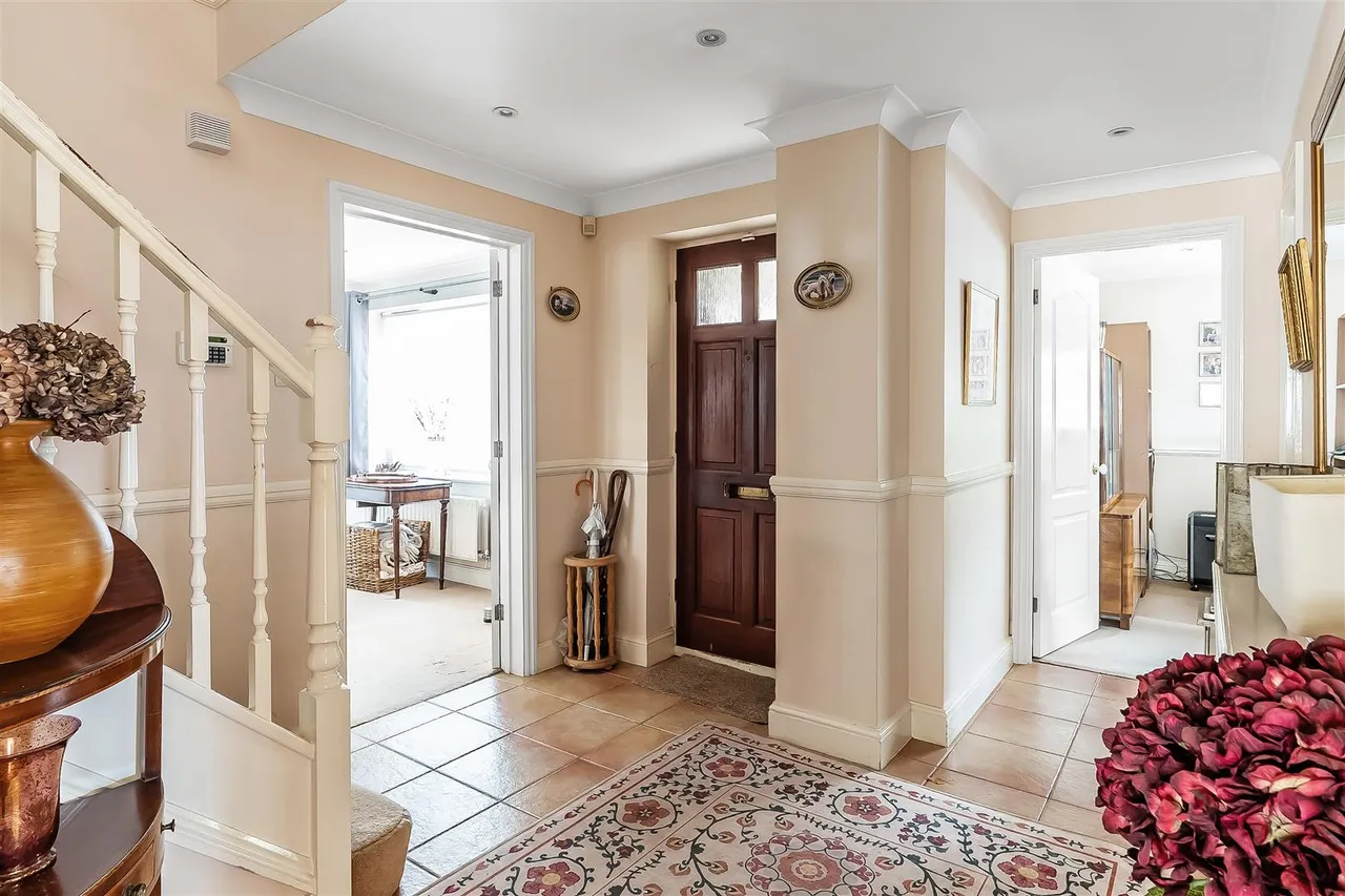 St. Margaret Drive, Epsom, KT18, photo 13