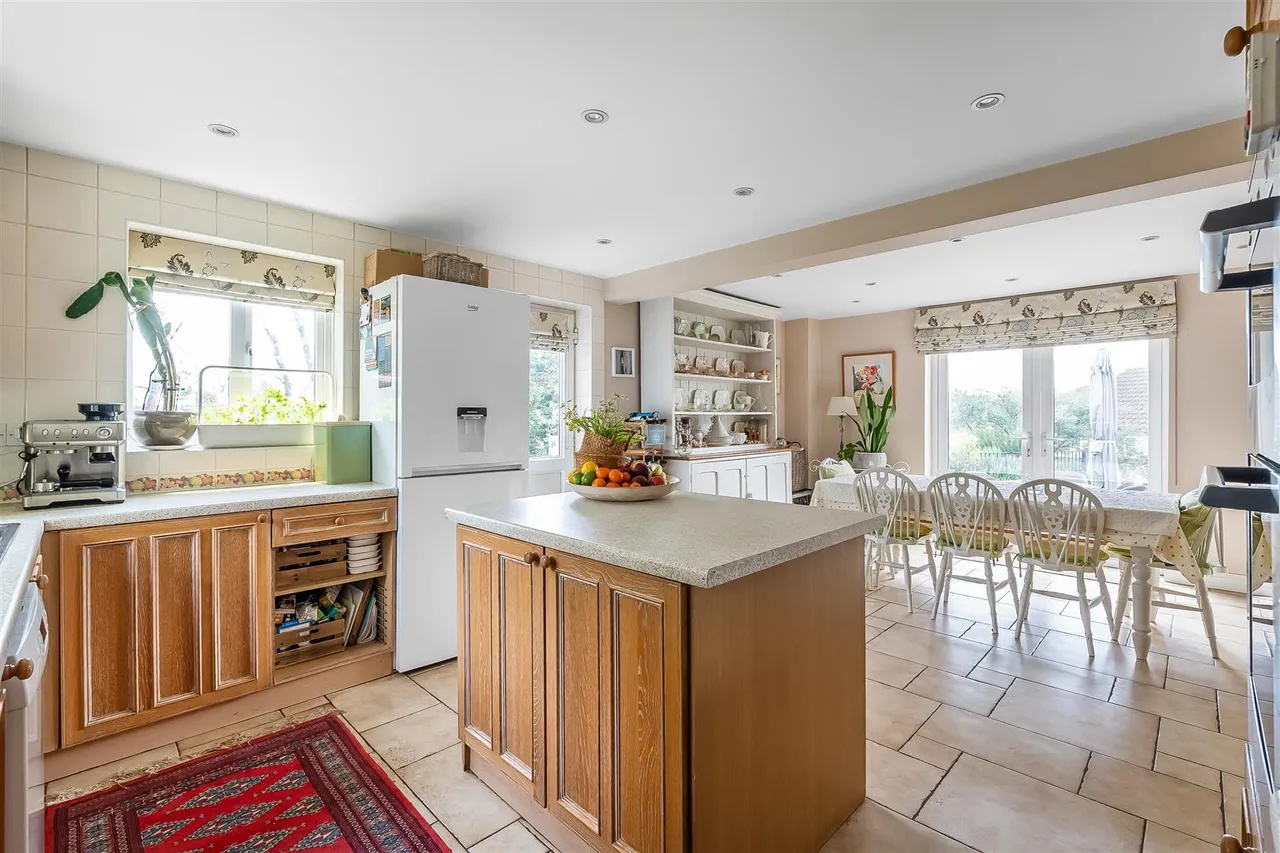 St. Margaret Drive, Epsom, KT18, photo 6