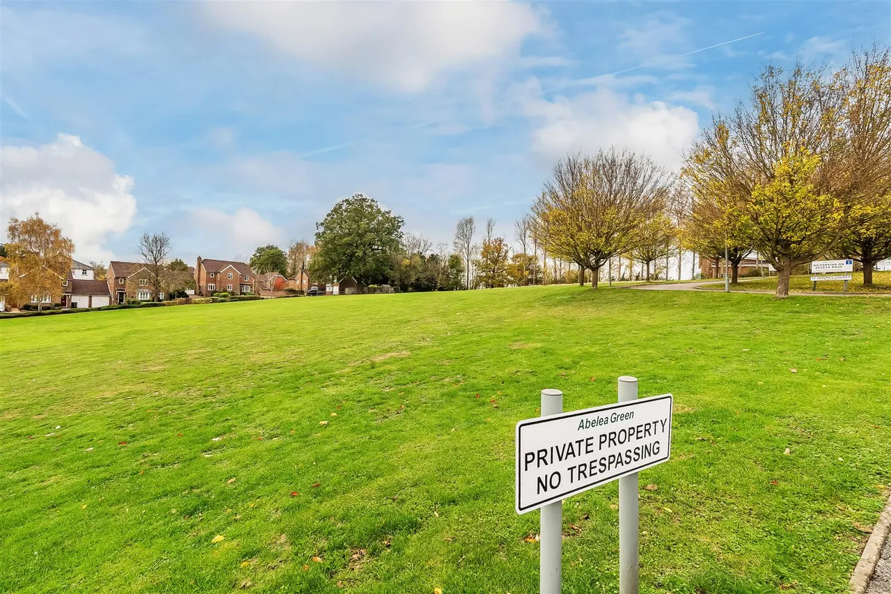 St. Margaret Drive, Epsom, KT18, photo 25