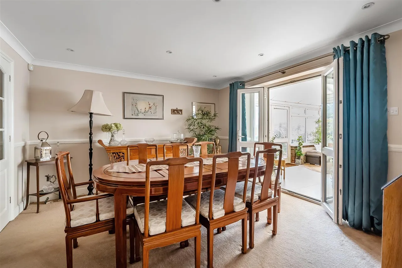 St. Margaret Drive, Epsom, KT18, photo 10