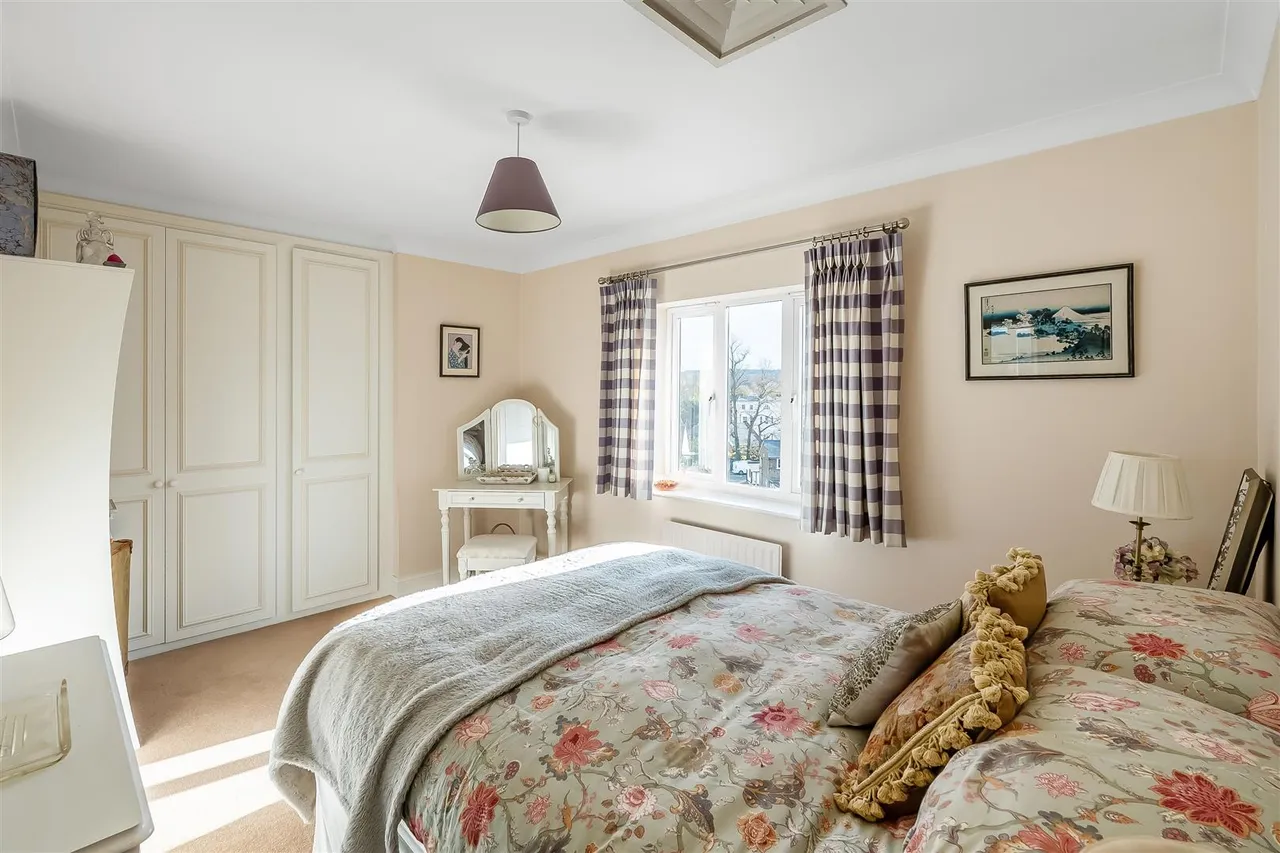 St. Margaret Drive, Epsom, KT18, photo 18