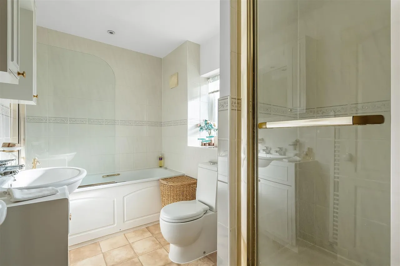 St. Margaret Drive, Epsom, KT18, photo 22