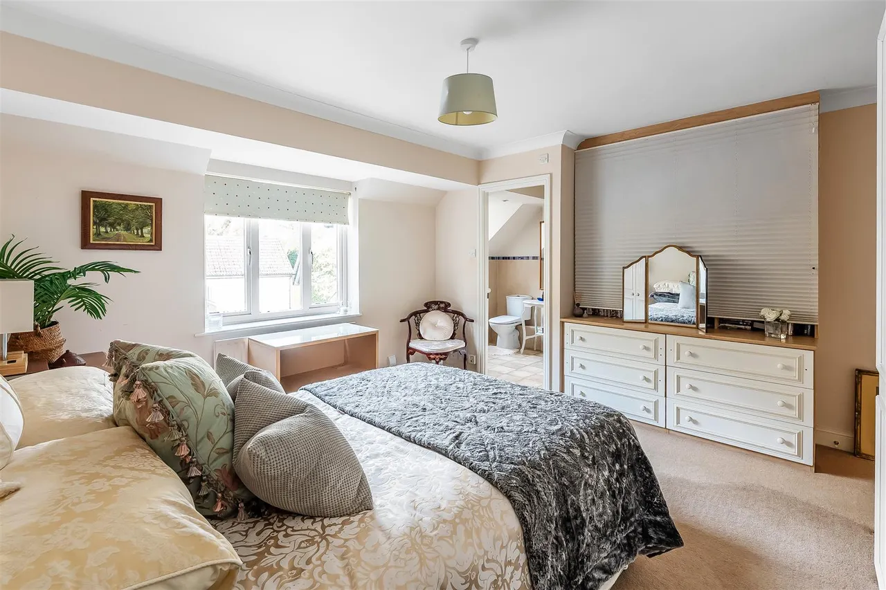 St. Margaret Drive, Epsom, KT18, photo 15