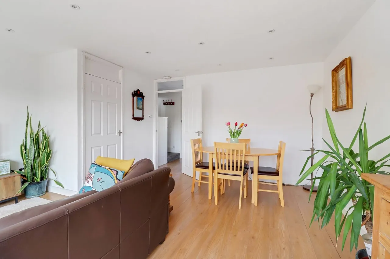 Woodbridge Hill, Guildford, GU2, photo 3
