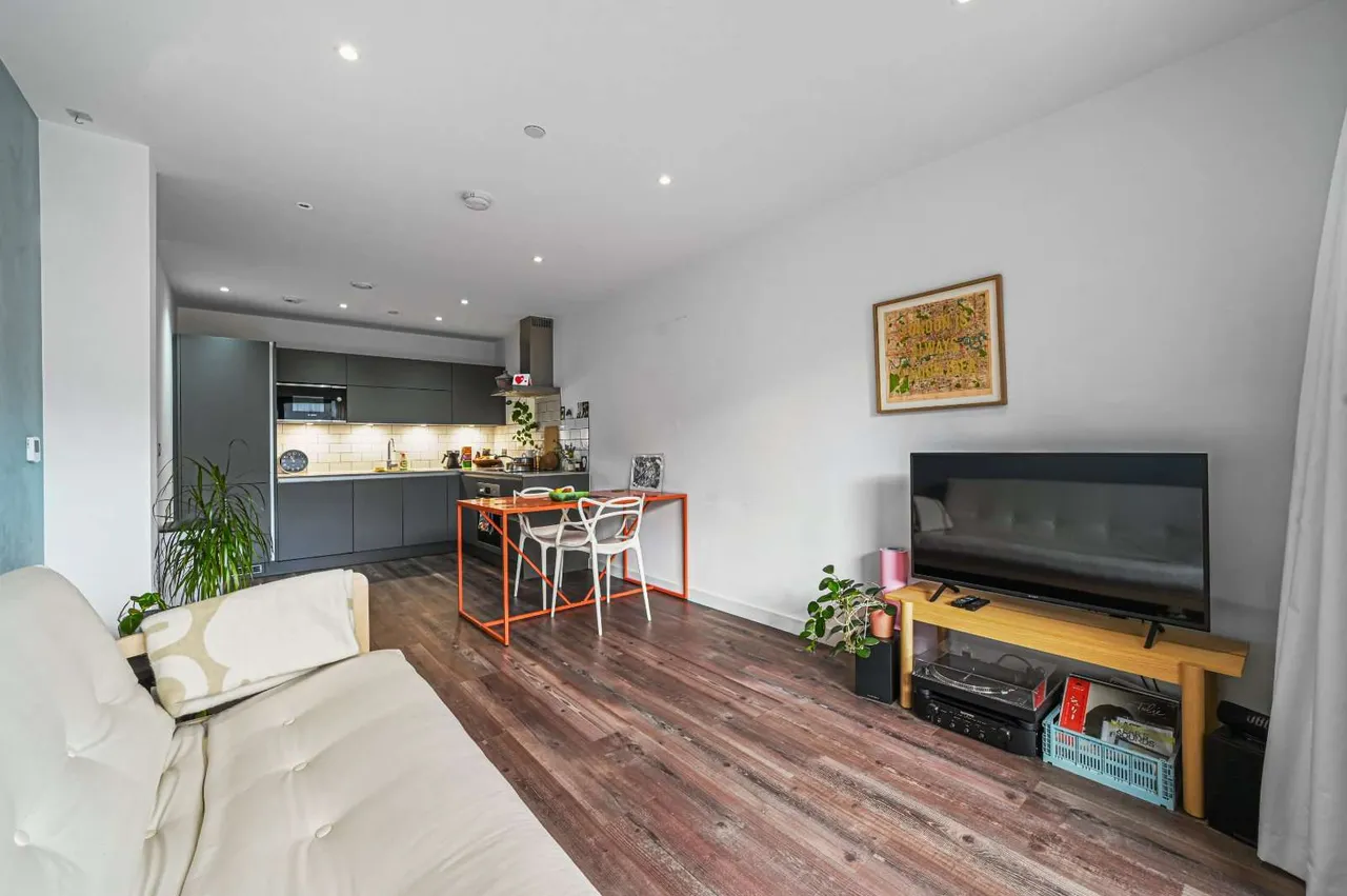 Wallis Road, London, E9 5TF, photo 3