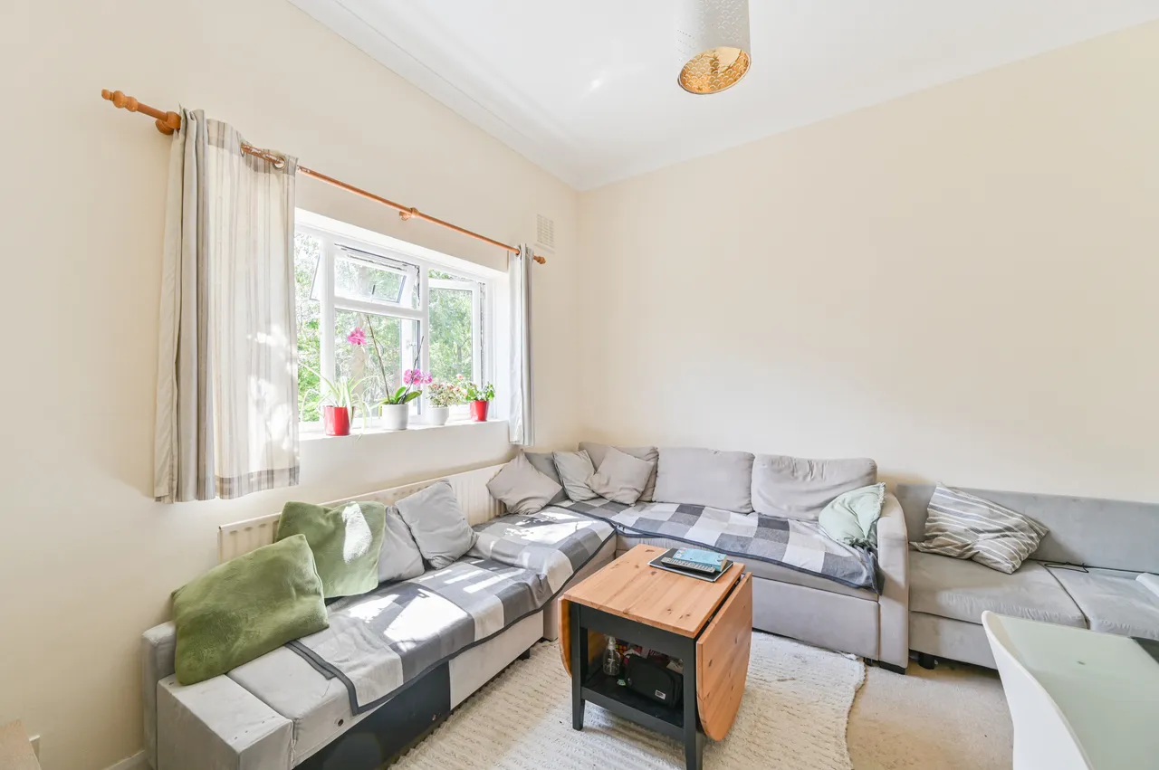11d Wimbledon Park Road, London, photo 2