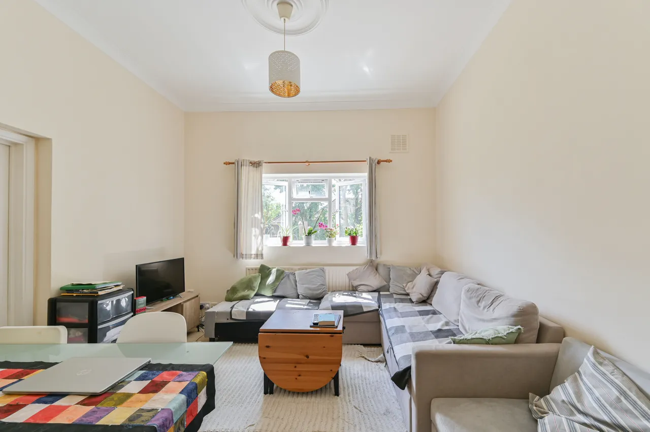 2 bed flat for sale — 11d Wimbledon Park Road, London