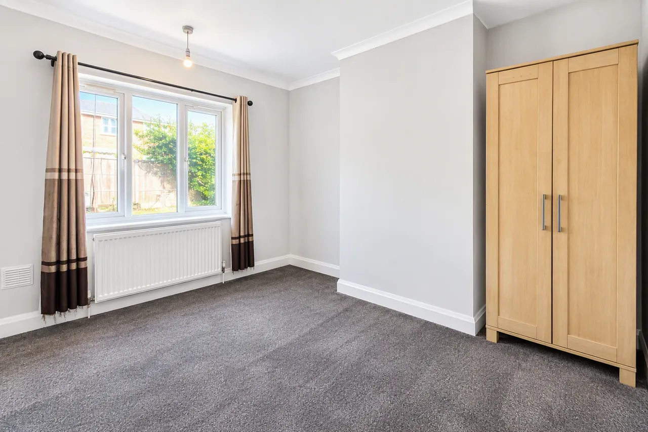 Eversley Crescent, Isleworth, photo 5