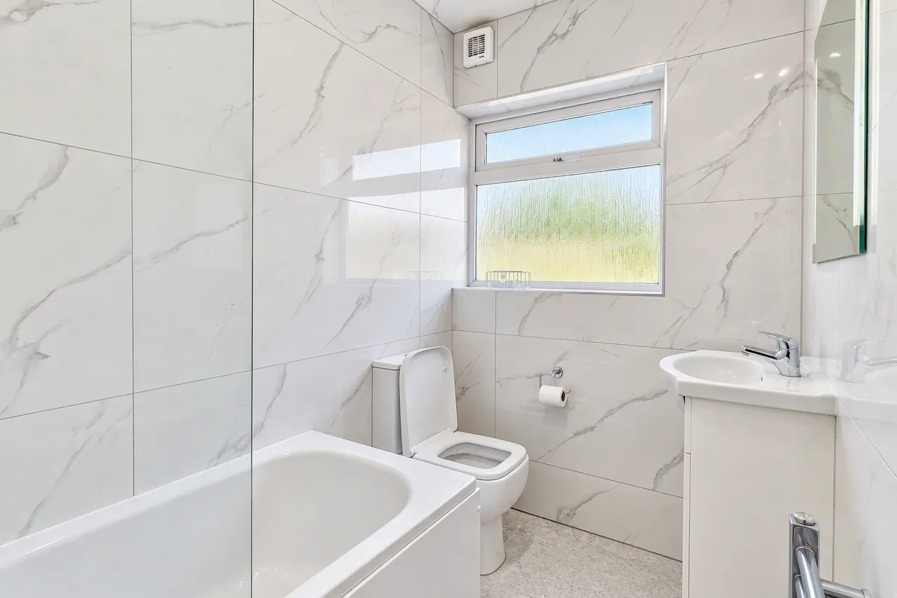 Eversley Crescent, Isleworth, photo 6