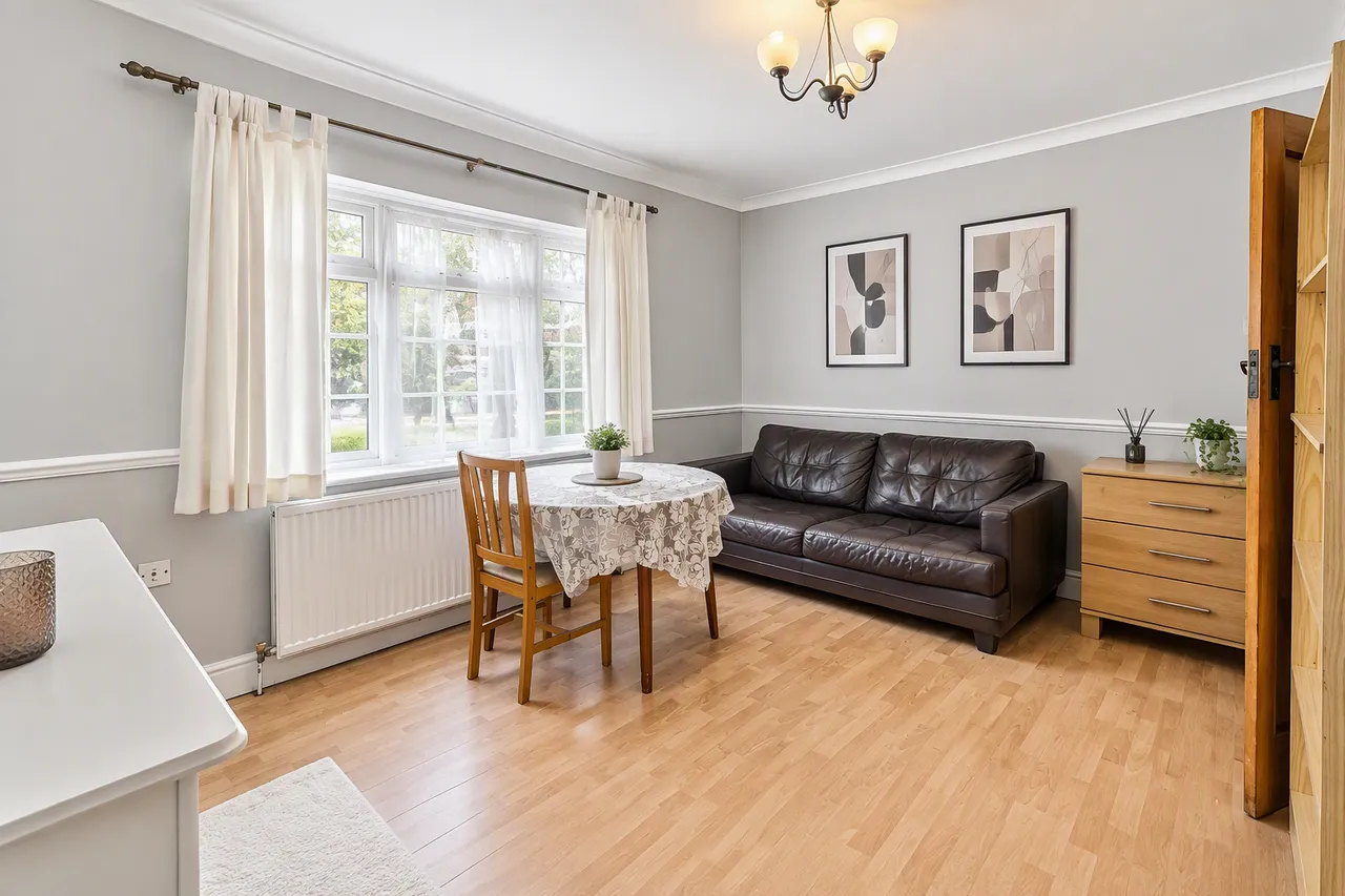 Eversley Crescent, Isleworth, photo 2
