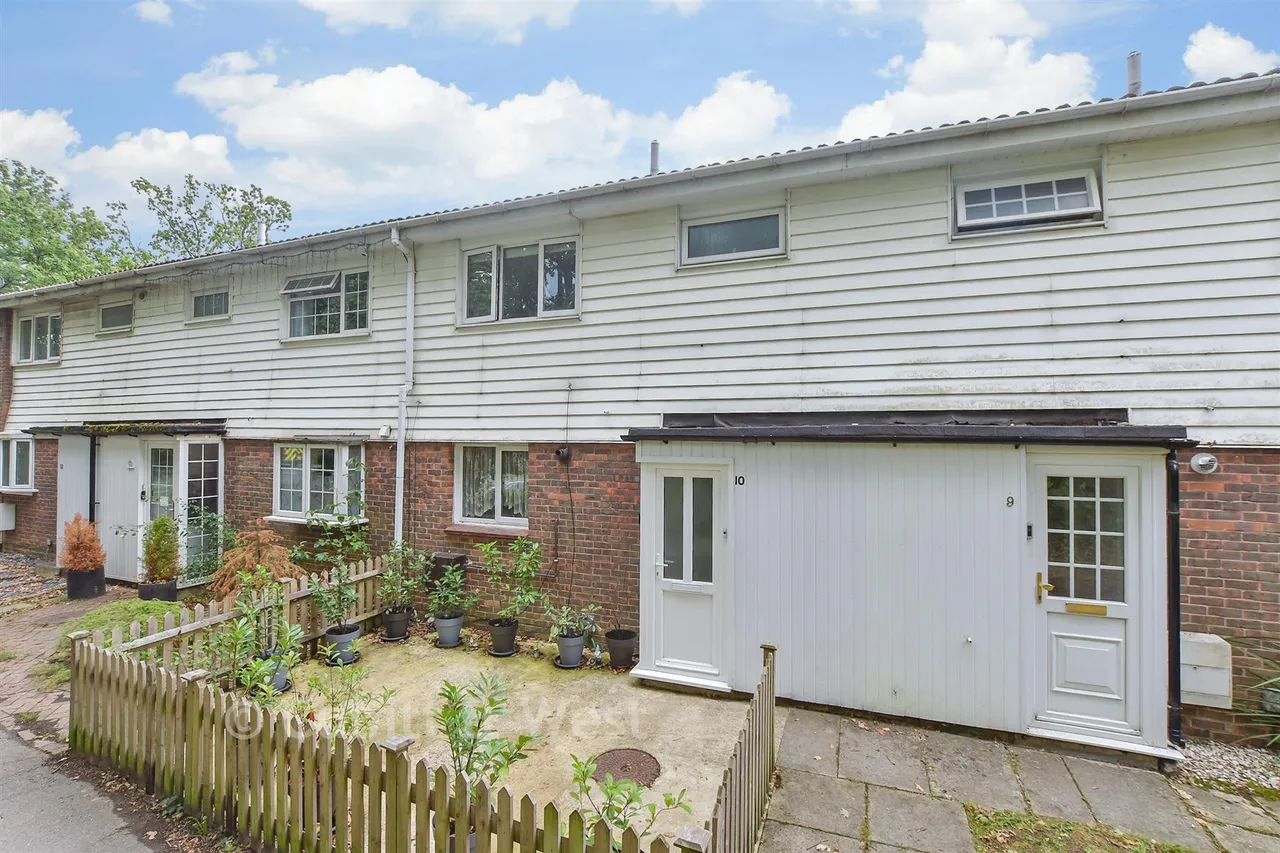 3 bed house for sale, Berstead Walk, Bewbush, RH11
