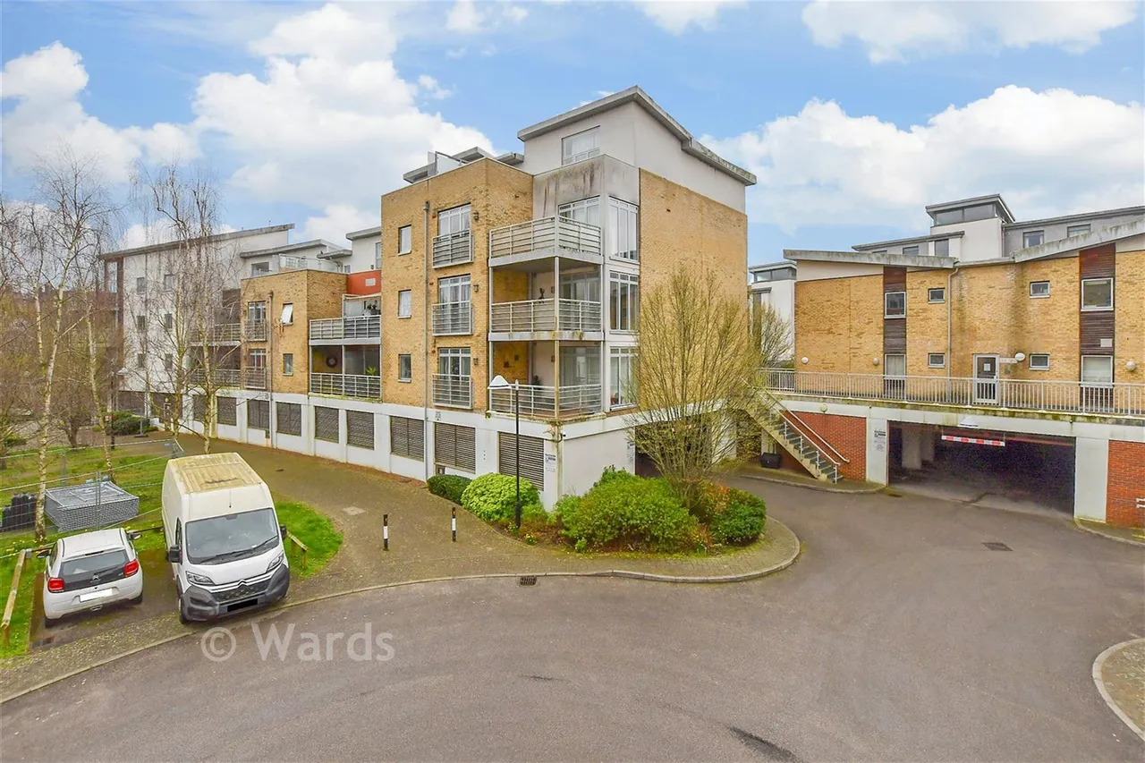 2 bed flat for sale, Kingfisher Meadow, Maidstone, ME16