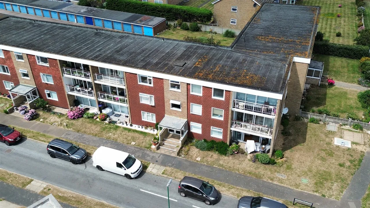 Chanctonbury Road, Rustington, photo 11
