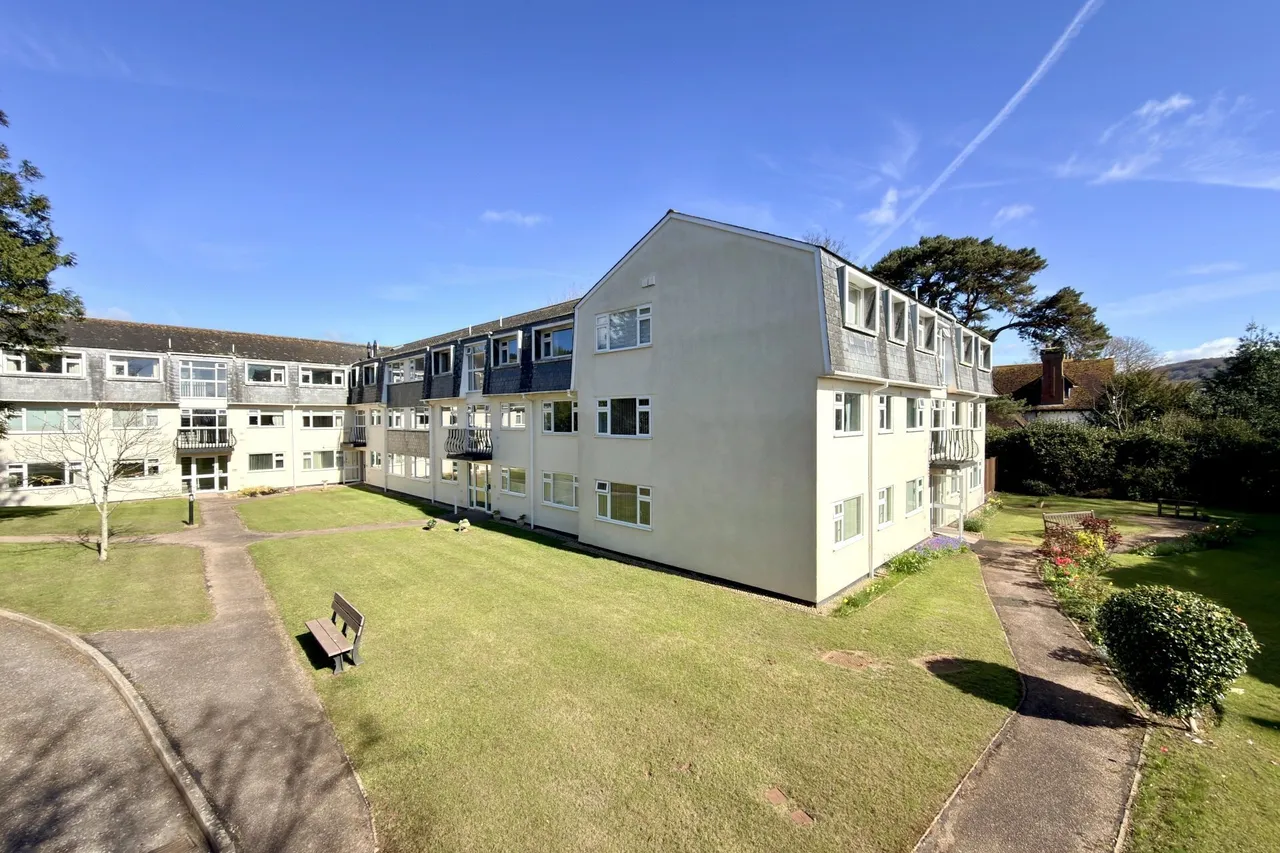 2 bed property for sale — Brinkburn Court, Manor Road, Sidmouth, Devon, EX10