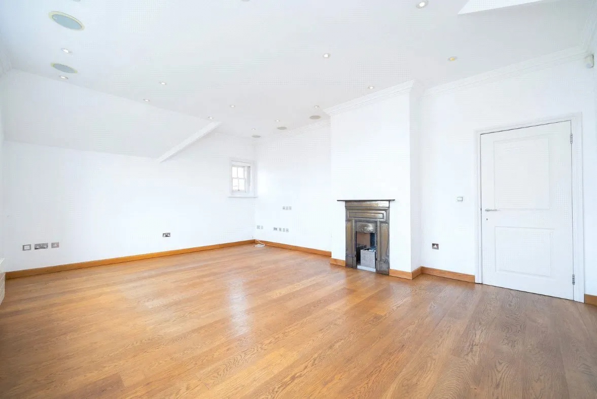 4 bed flat to rent — Bracknell Gardens, Hampstead, NW3