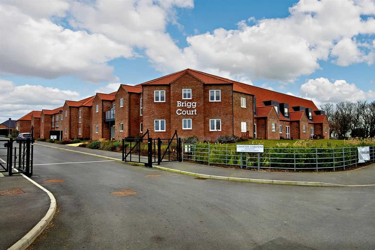 2 bed flat for sale, Chantry Drive, Filey, YO14