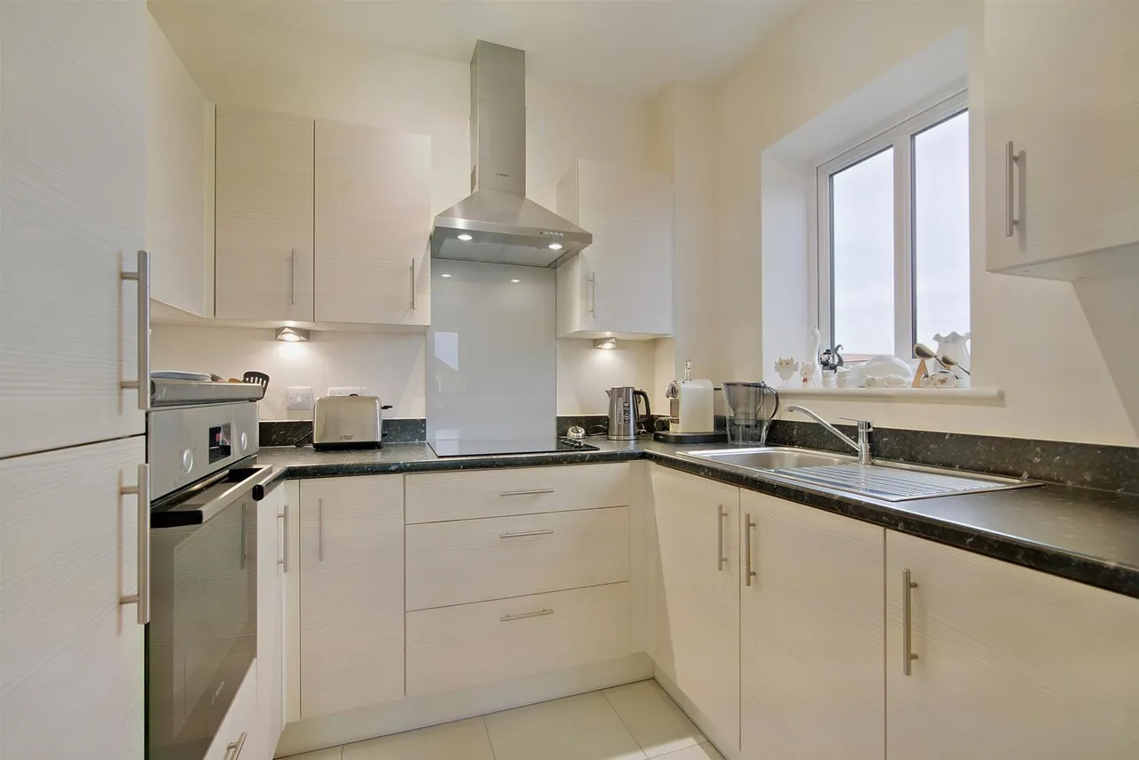 Chantry Drive, Filey, YO14, photo 3