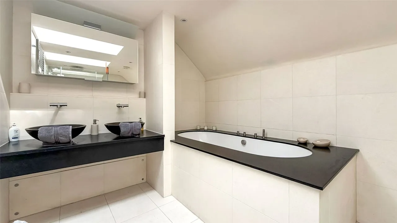 Covert Way, Hadley Wood, EN4 0LT, photo 14
