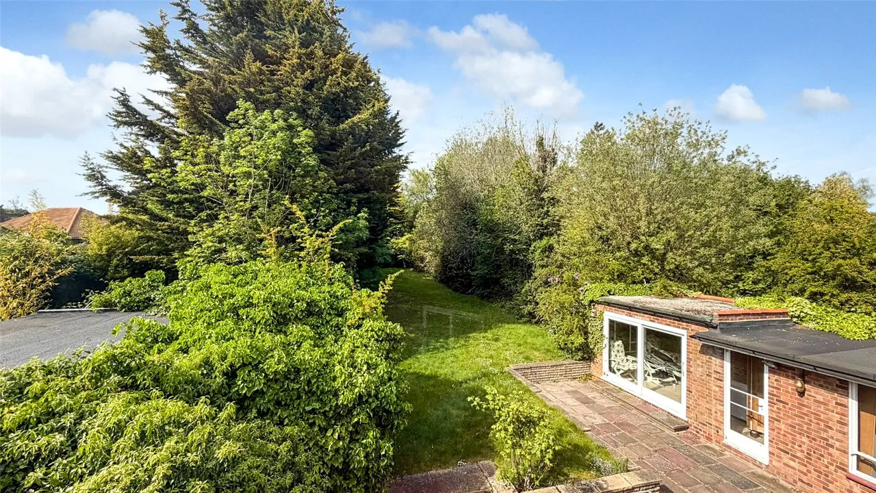 Covert Way, Hadley Wood, EN4 0LT, photo 2