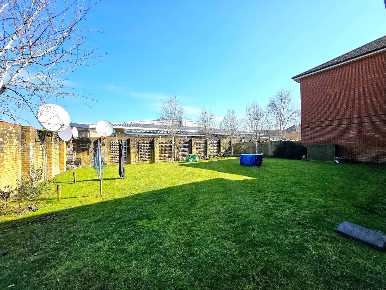 Owen Close, Northolt, UB5, photo 9