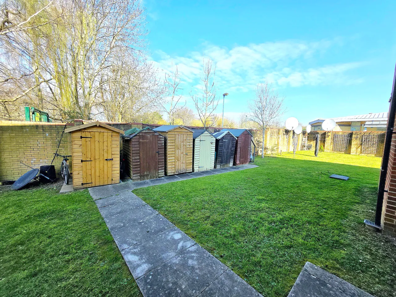 Owen Close, Northolt, UB5, photo 8