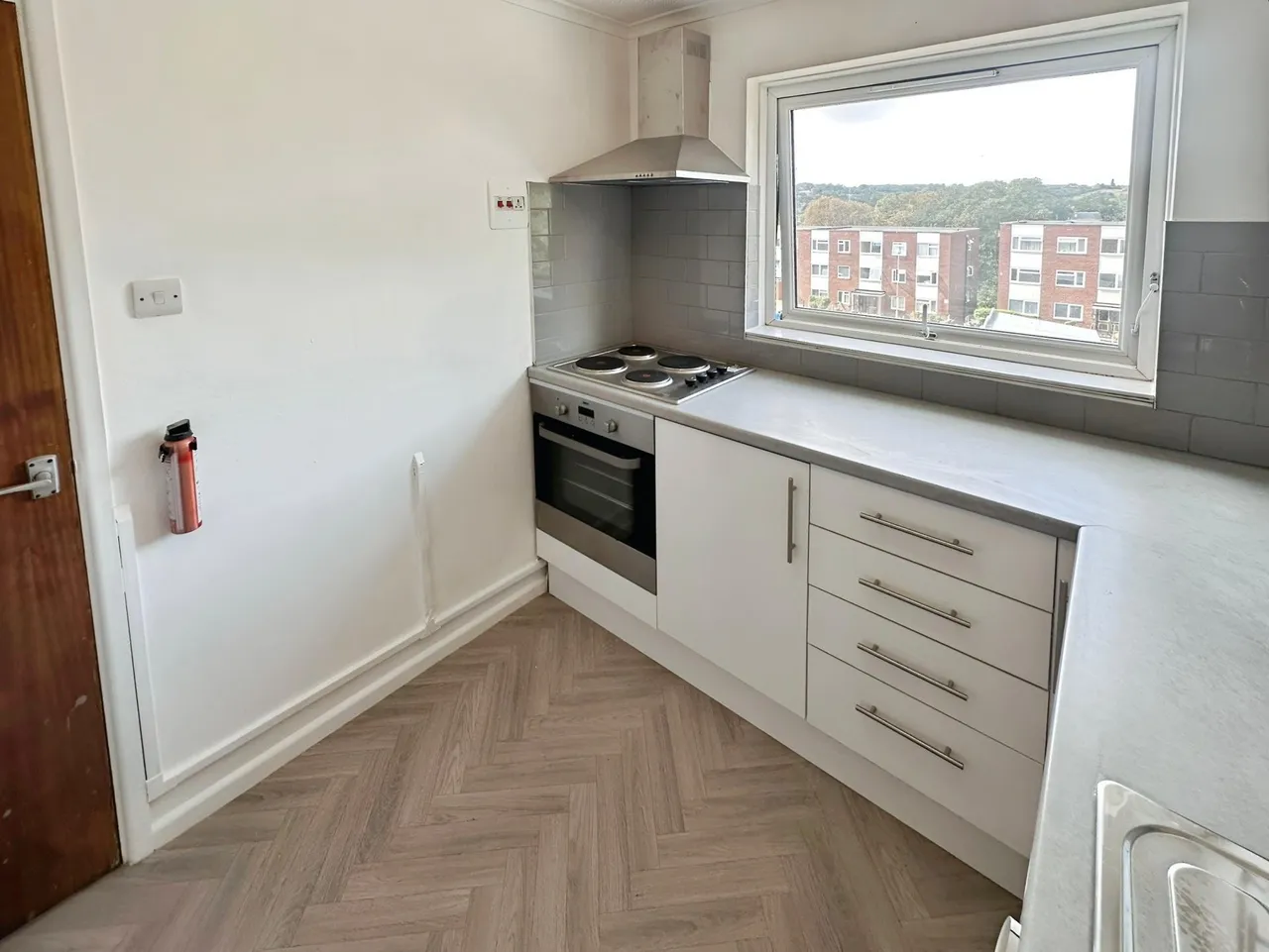 Off Old Bedford Rd, Luton, LU2, photo 4