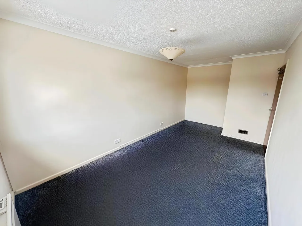 Off Old Bedford Rd, Luton, LU2, photo 15
