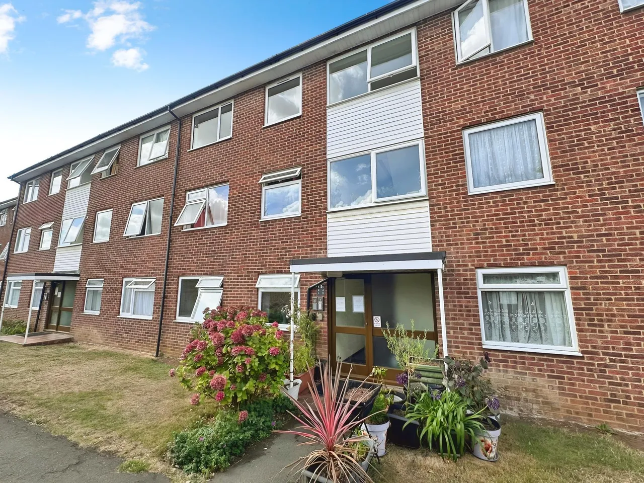 2 bed flat for sale, Off Old Bedford Rd, Luton, LU2