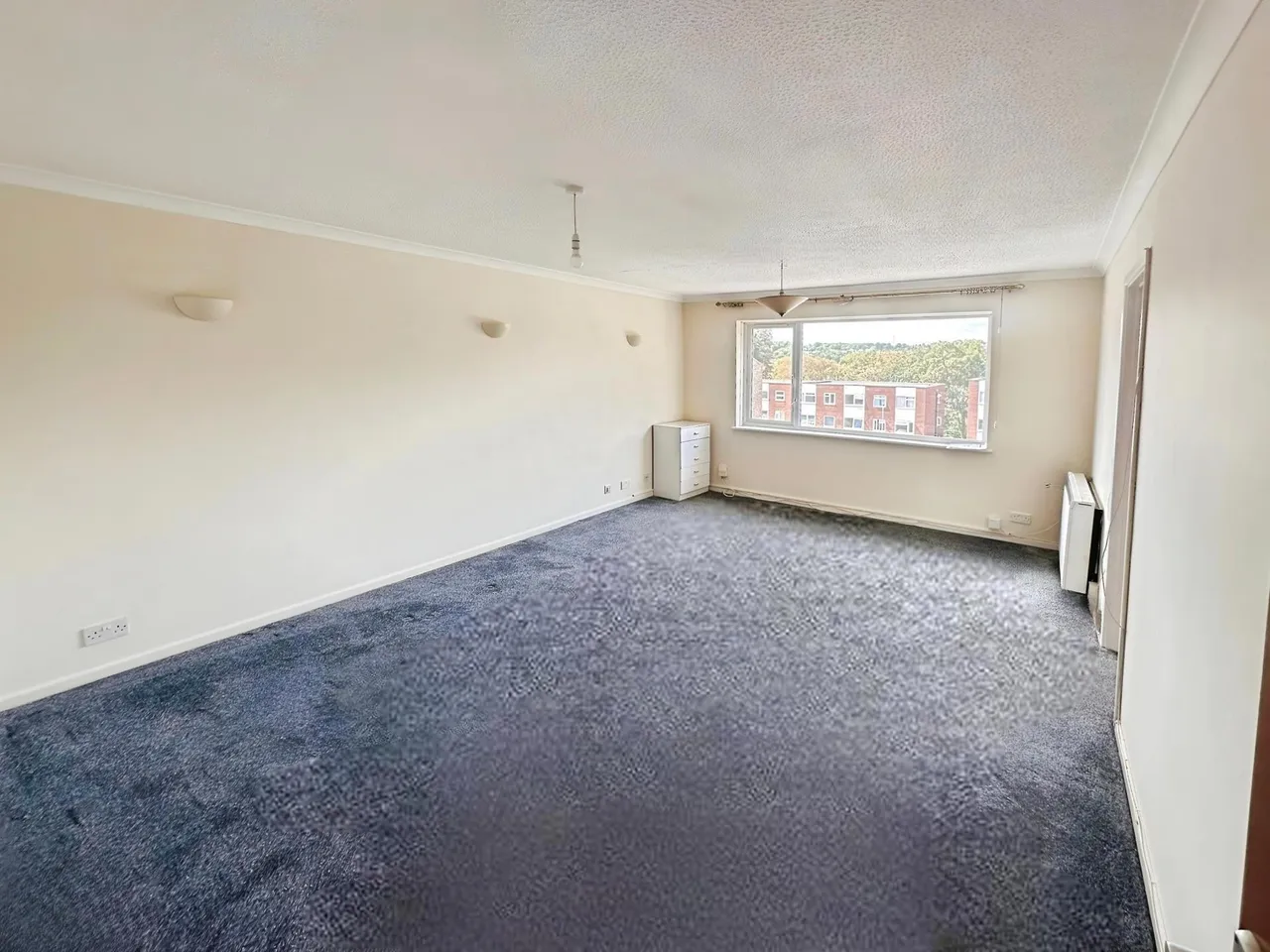 Off Old Bedford Rd, Luton, LU2, photo 6