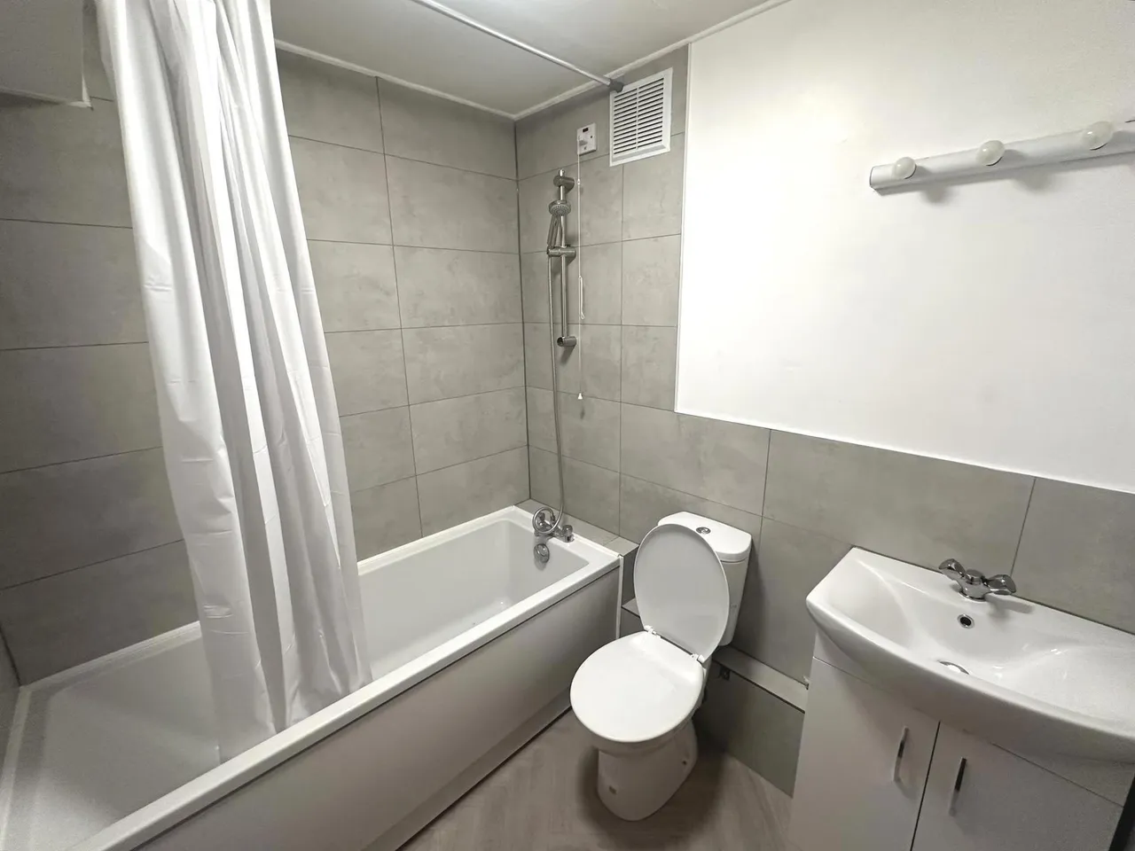 Off Old Bedford Rd, Luton, LU2, photo 18